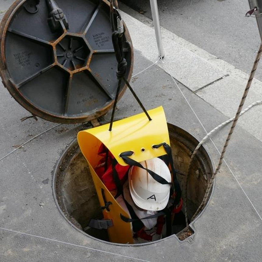 Kong Rolly - Rollable Stretcher extracting patient from narrow opening