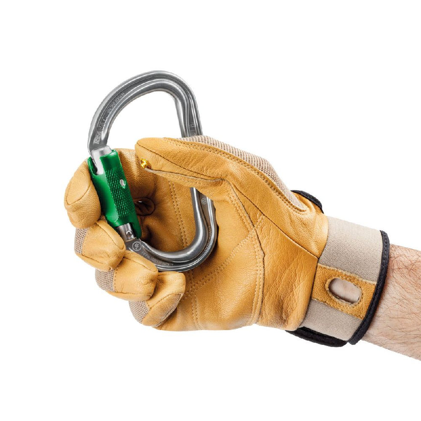 Petzl Am’D PIN-LOCK Asymmetrical aluminum carabiner unlocking pin directly on glove