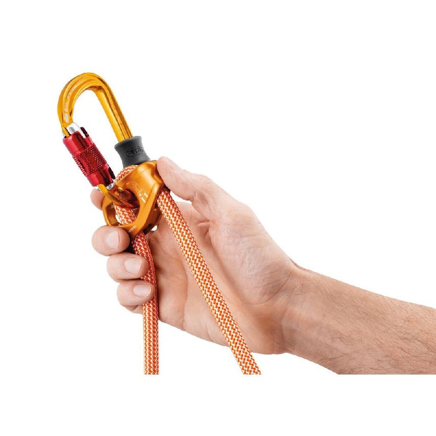 Smooth and precise length adjustment due to the ergonomic shape of the ADJUST rope adjuster.