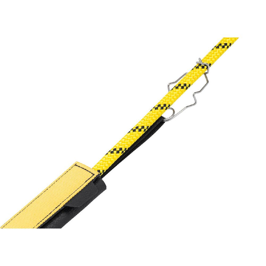 The shape of the clip offers a good grip and makes it easier to quickly install on the rope.
