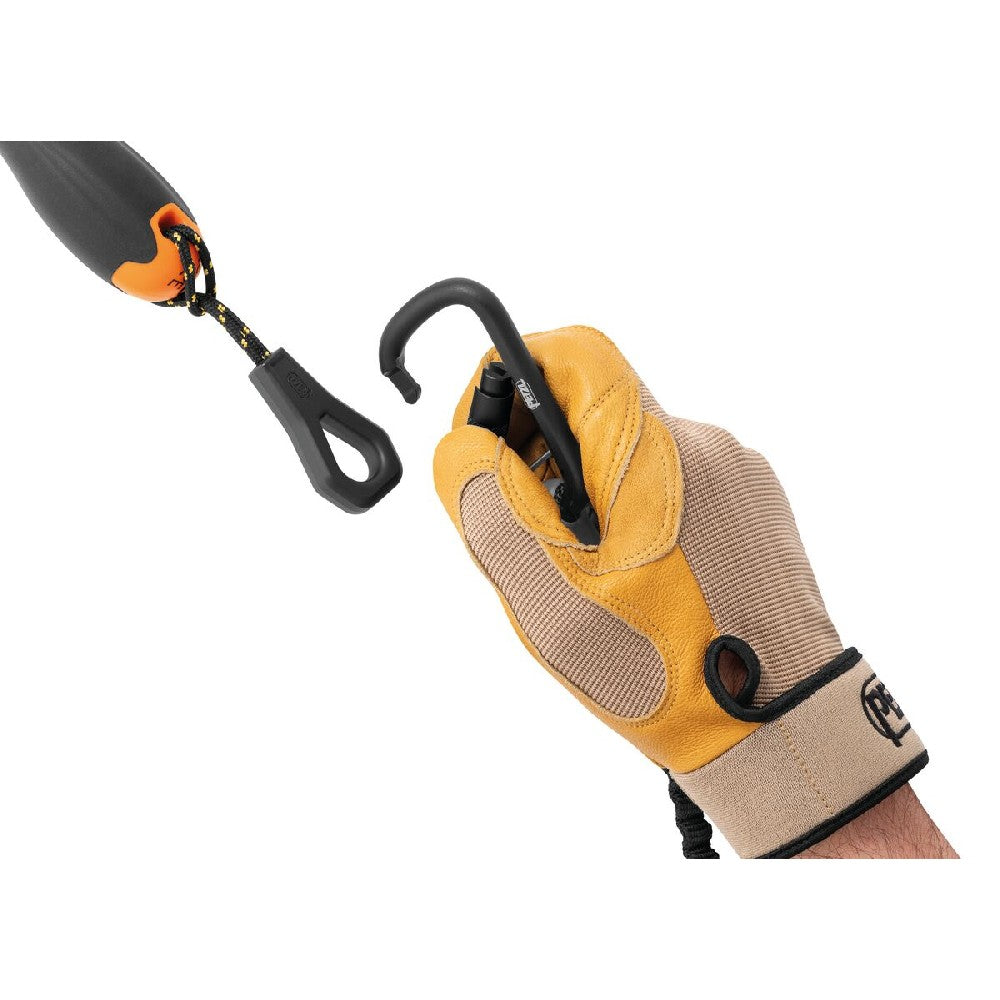Petzl Toolink M Connecting to the TOOLEASH is easy with its ergonomic TPU connection point.