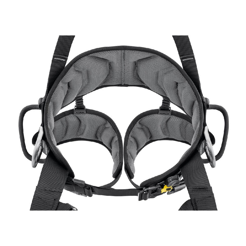 All contact zones use contoured foam and are lined with breathable material, including the shoulder straps, waistbelt and leg loops, making it more comfortable to work and move around.