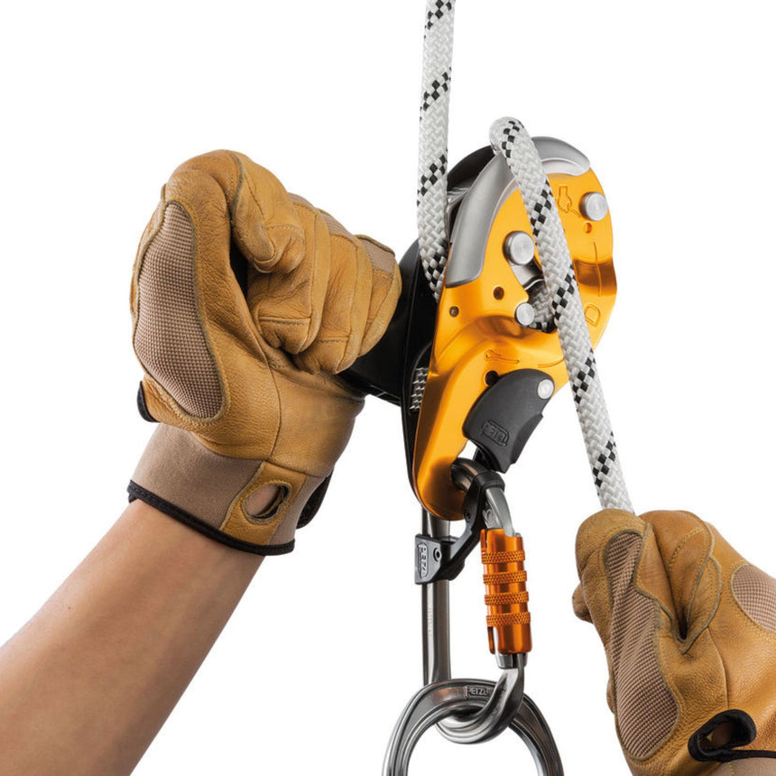 Professional wearing gloves using a white Petzl Axis 11 mm rope. The standard rope diameter ensures a good grip for easier handling.