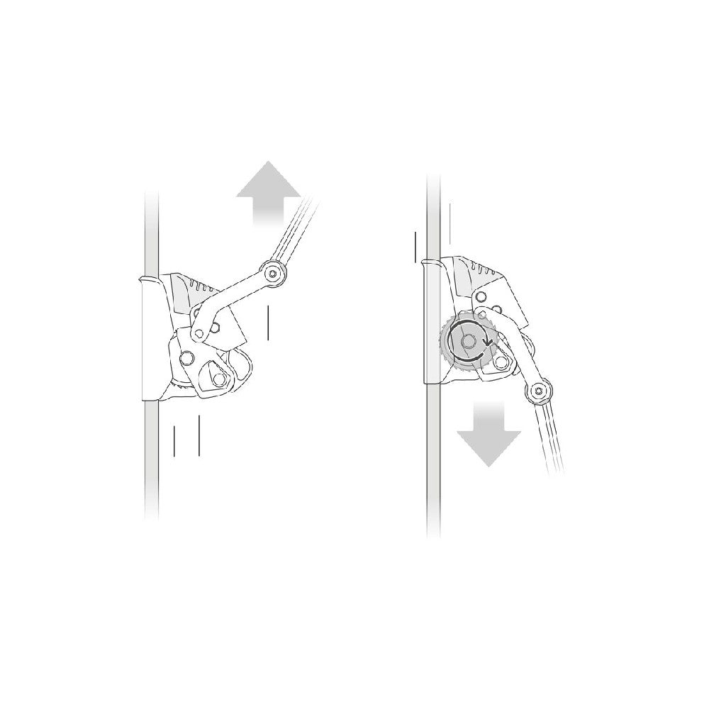 The ASAP LOCK trails freely, following the user as they move along the rope without the need for manual operation. 