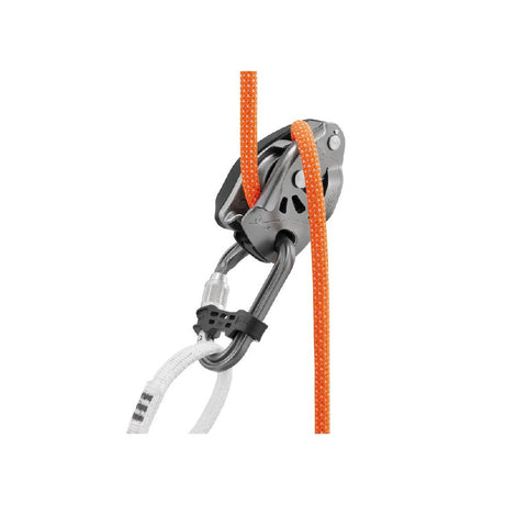 Petzl Attache Bar Carabiner once installed, BAR orients the carabiner to load the major axis.