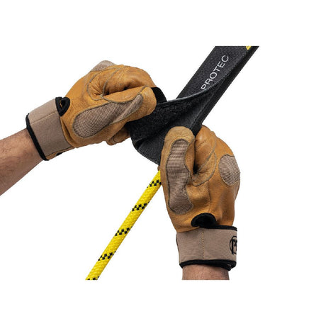 Pull-tabs make it easy to open and can be used with gloves. 