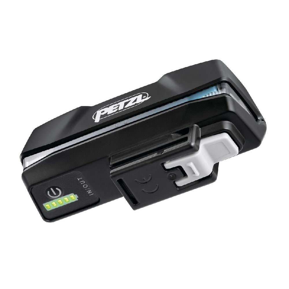 Petzl R1 Rechargeable battery with a separate button allows the red lighting to be turned on or off directly. It also displays the five-level gauge for precise monitoring of the battery charge level