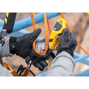 The RIG features a safety gate on the moving side plate that allows the rope to be installed easily while the device remains connected to the harness. 