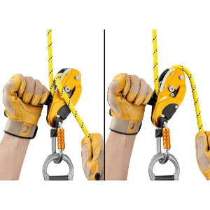 The handle provides comfortable descent control. Two descent modes are possible: with the rope running over the side plate or in the V-shaped friction channel. 