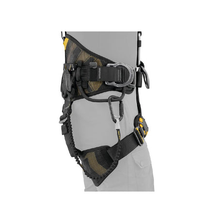 Petzl Tooleash elasticized tether offers optimal size-to-weight ratio and is easy and convenient to use. 