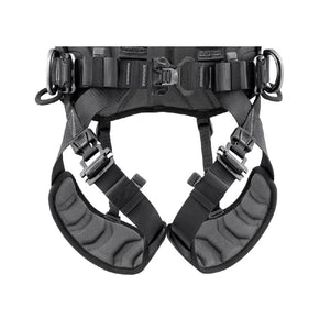 FAST opening buckles on the waistbelt and leg loops make it possible to quickly don the harness with feet on the ground. 
