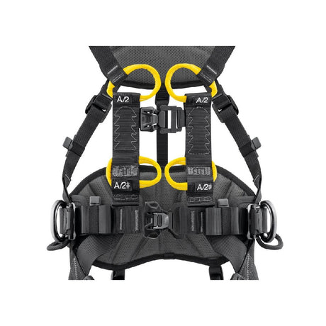 The VOLT WIND is equipped with a LADDER CLIMB attachment point for progression along a vertical rail or cable-based fall protection system. 