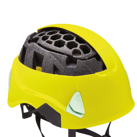Petzl Strato Hi Viz Helmet  liner is designed in two parts: EPP (expanded
polypropylene) and EPS (expanded polystyrene) for reduced weight.